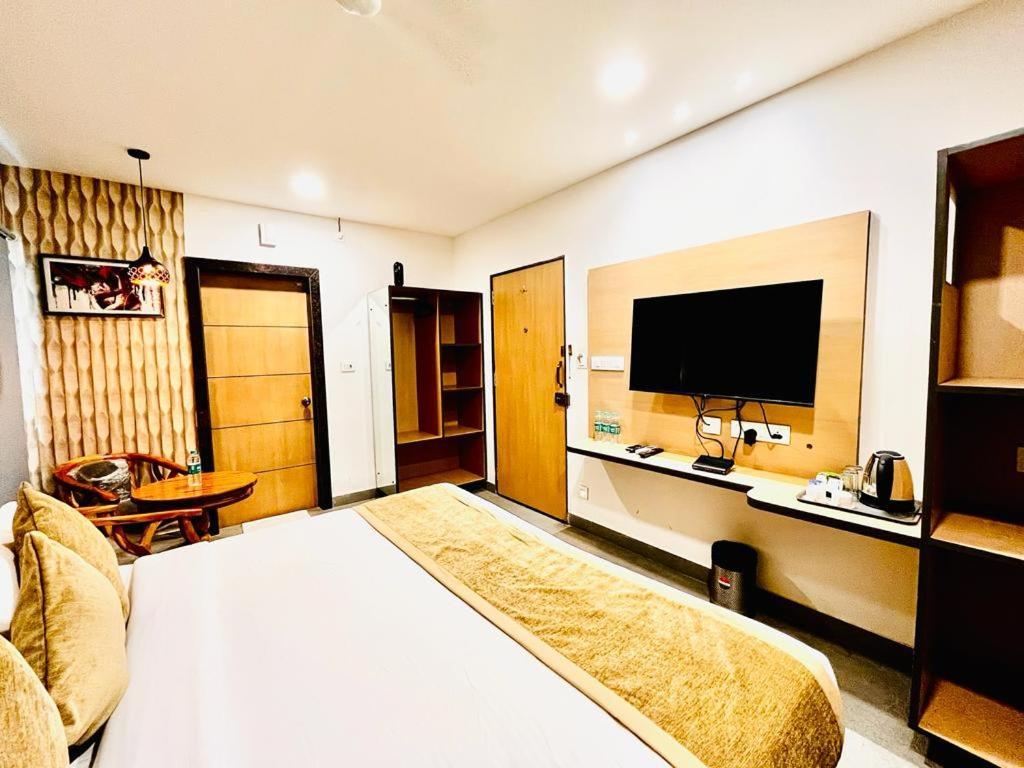 היידראבד Hotel Lake View Airport Zone מראה חיצוני תמונה