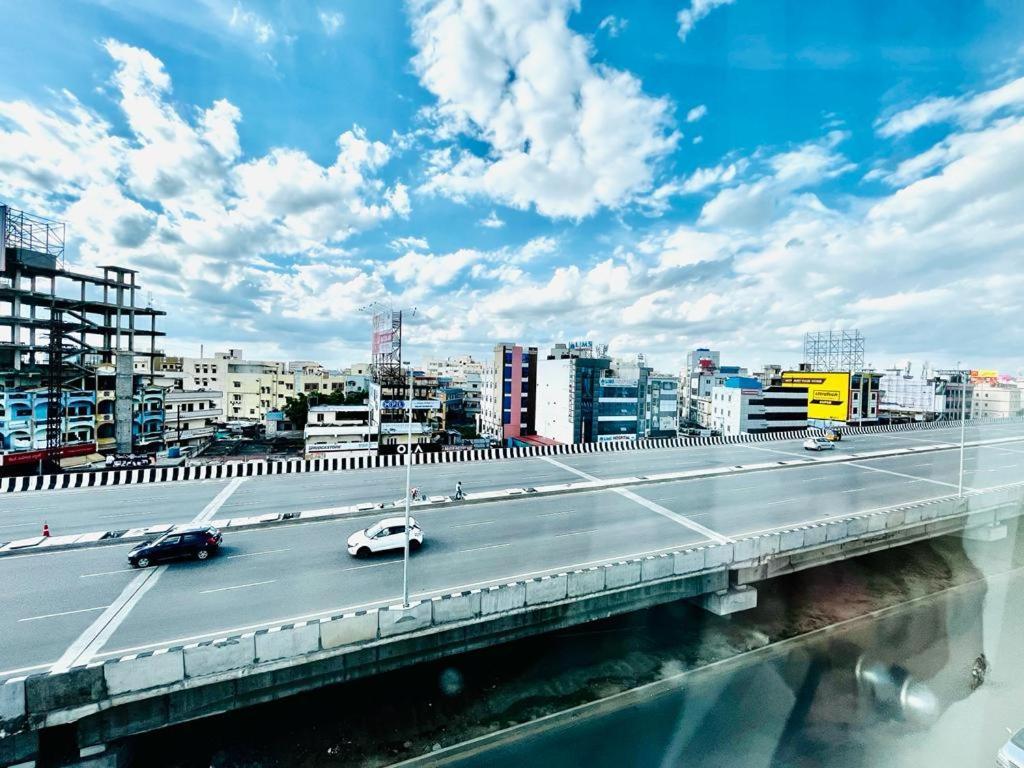 היידראבד Hotel Lake View Airport Zone מראה חיצוני תמונה