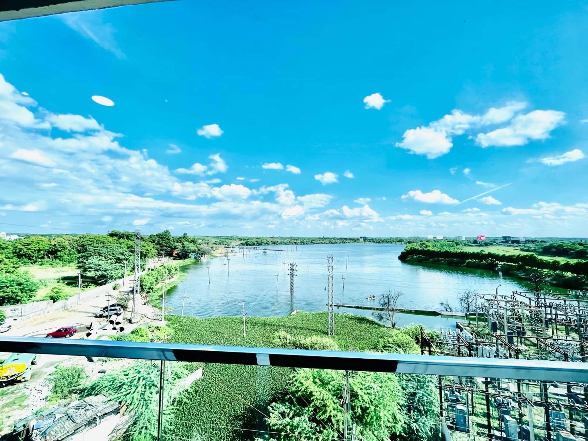היידראבד Hotel Lake View Airport Zone מראה חיצוני תמונה