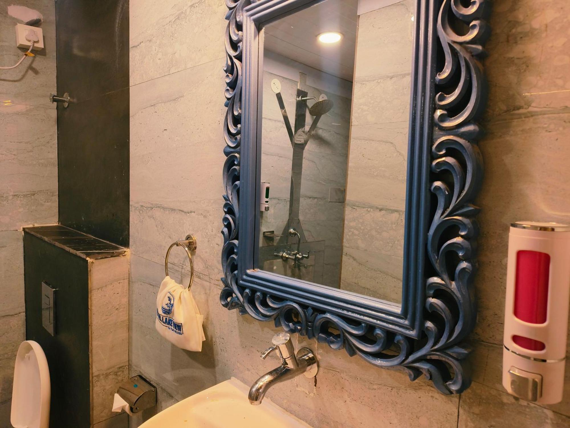 היידראבד Hotel Lake View Airport Zone מראה חיצוני תמונה